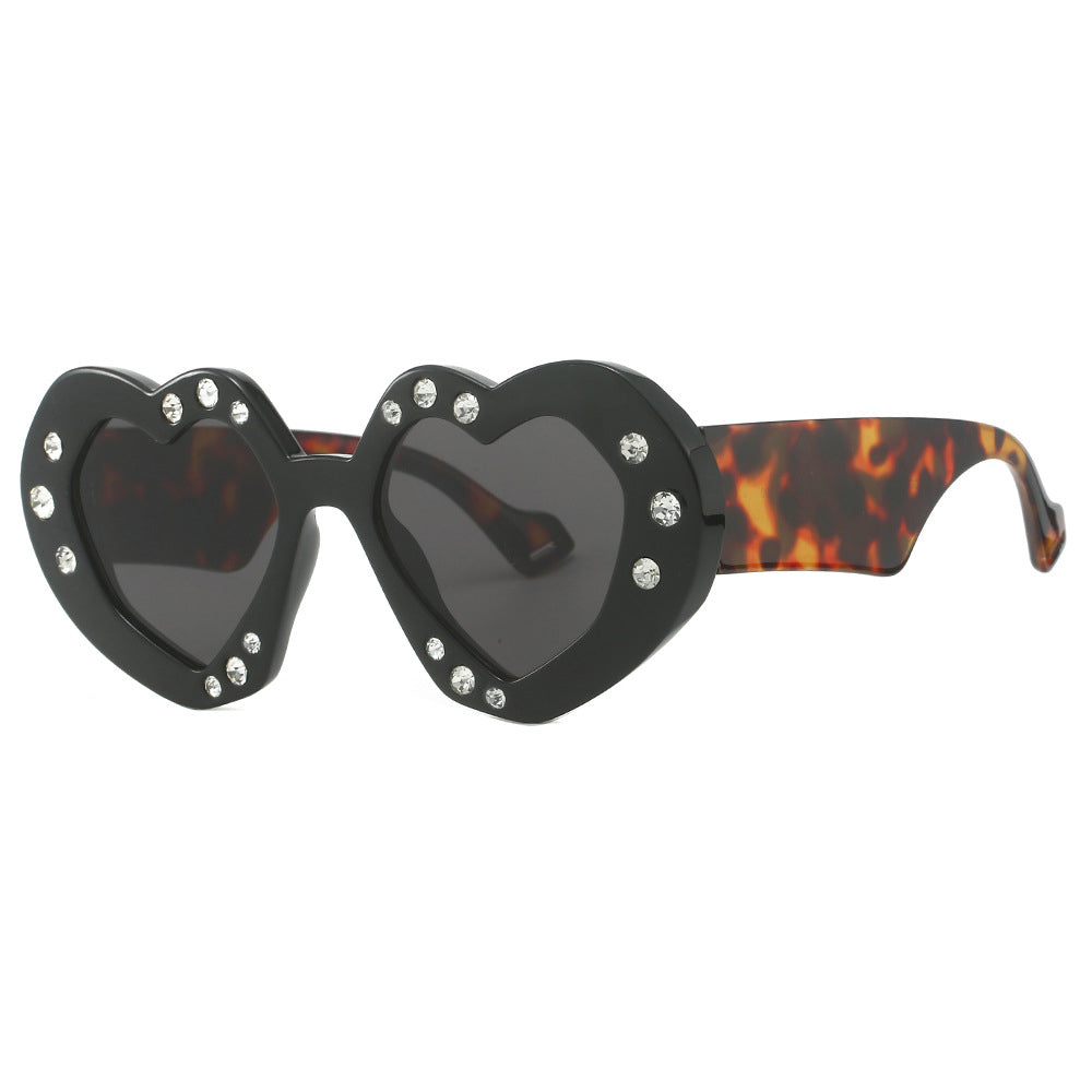 Diamond-Studded Heart Sunglasses – Glamorous Party Shades for Women – Sparkling, Instagram-Worthy Statement Accessory