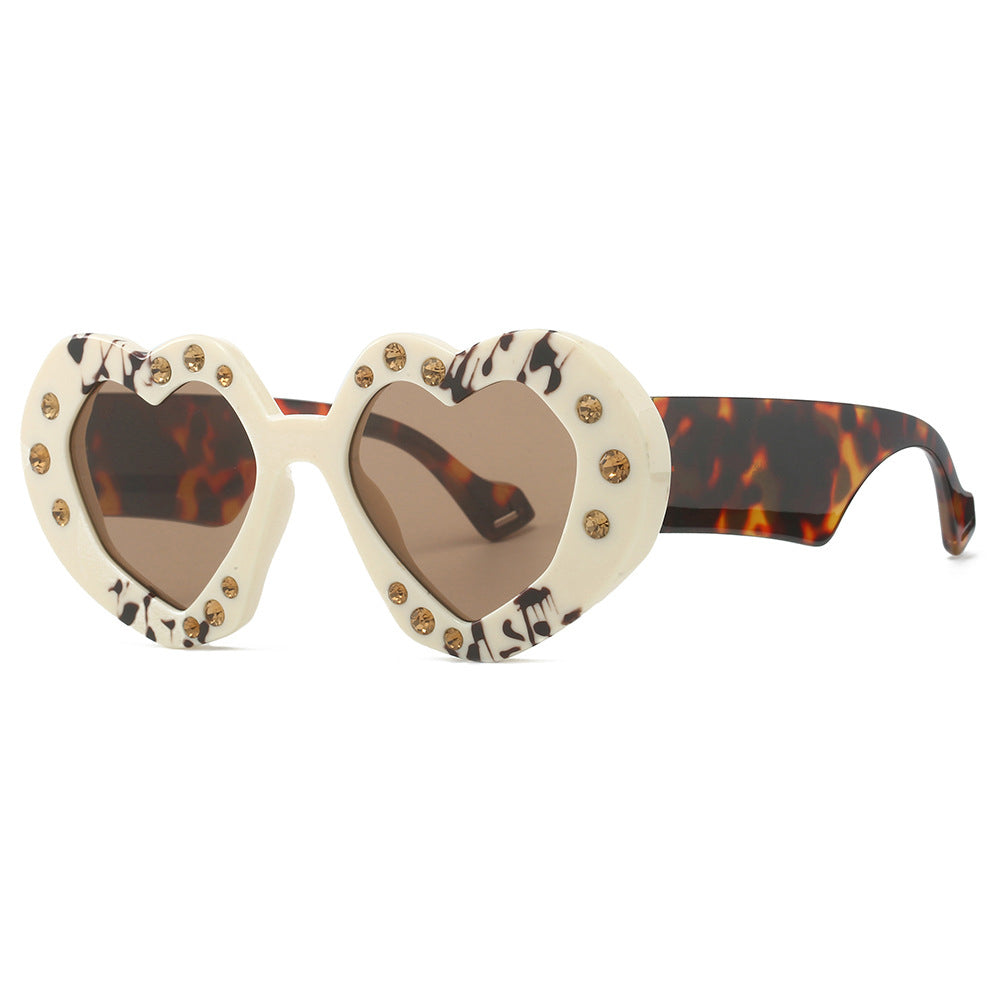 Diamond-Studded Heart Sunglasses – Glamorous Party Shades for Women – Sparkling, Instagram-Worthy Statement Accessory
