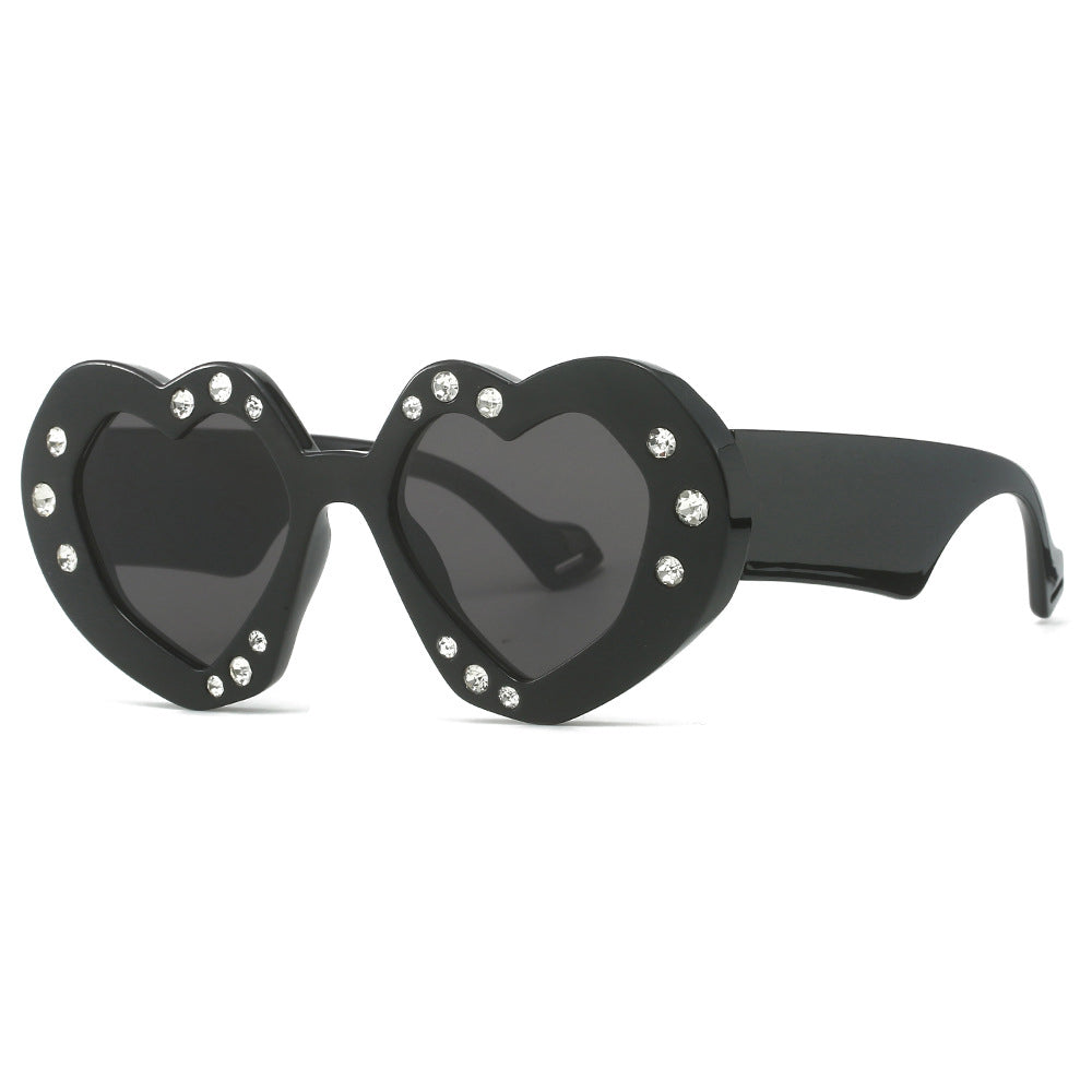 Diamond-Studded Heart Sunglasses – Glamorous Party Shades for Women – Sparkling, Instagram-Worthy Statement Accessory