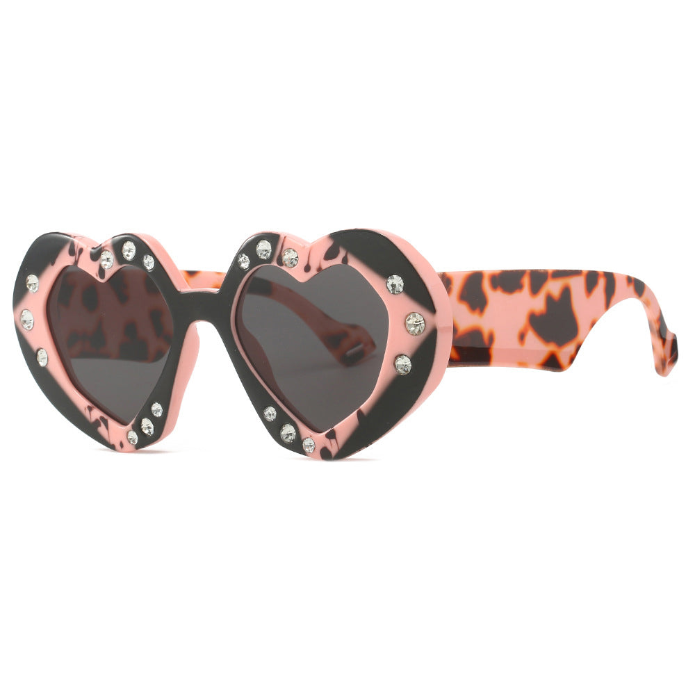 Diamond-Studded Heart Sunglasses – Glamorous Party Shades for Women – Sparkling, Instagram-Worthy Statement Accessory