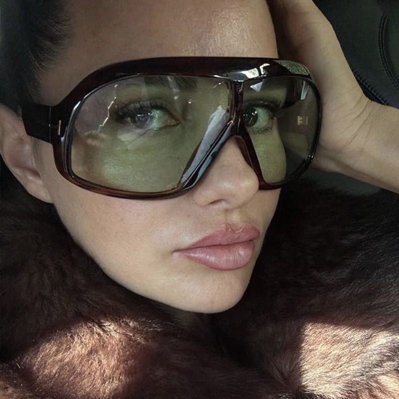 One-Piece Wraparound Oversized Sunglasses – Trendy, Versatile Shades with a Sleek Modern Look