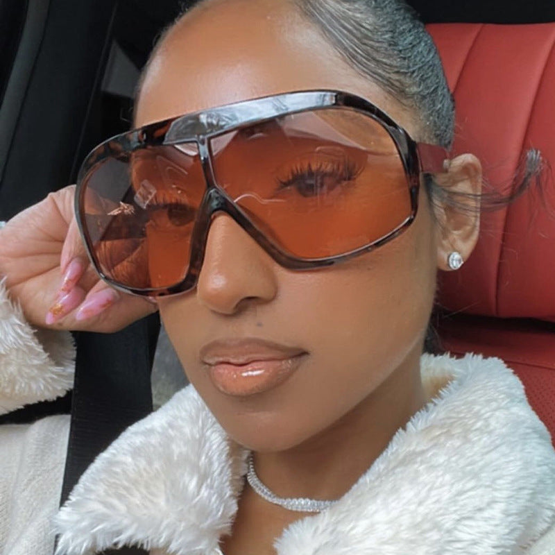 One-Piece Wraparound Oversized Sunglasses – Trendy, Versatile Shades with a Sleek Modern Look